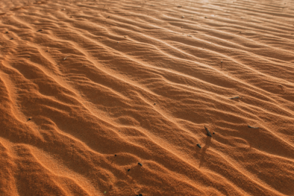 Sable, gravier fin, paillettes de lin