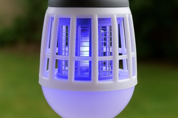 Lampes LED anti-insectes