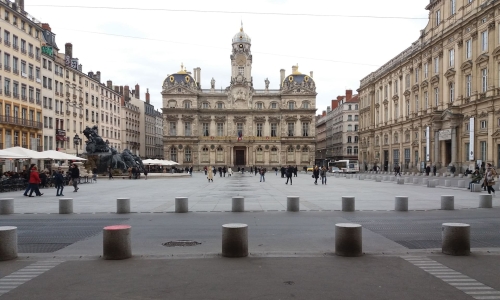 LYON 01